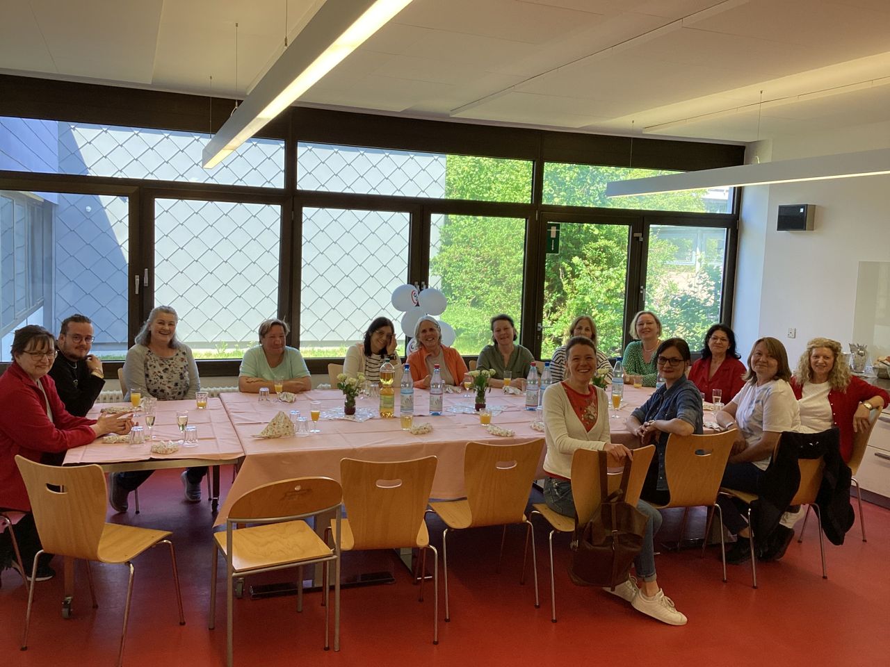 Gruppenfoto der Reinigungskräfte