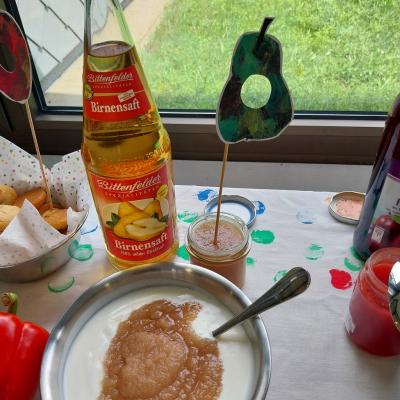 Birnenmarmelade, Birnenmus mit Joghurt und Birnensaft.