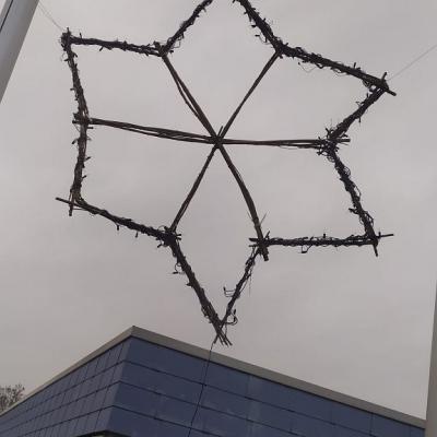 Der Stern leuchtete über den ganzen Weihnachtsmarkt.
