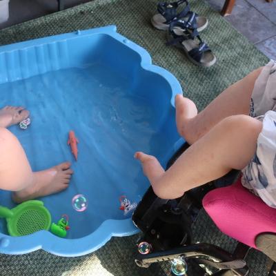 Füße im Planschbecken