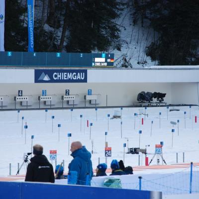 An der Schießanlage sieht man bei Bahn Nummer 1 fünf weiße Scheiben. Darüber steht 