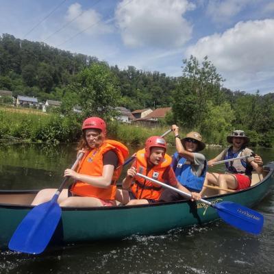 Vier weitere Personen auf dem Fluss Altmühl.